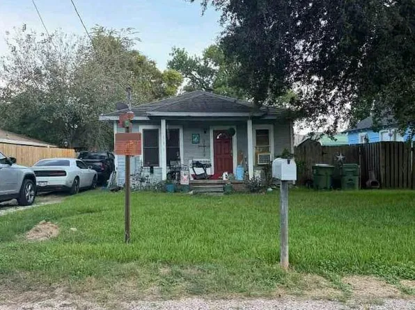 103 Stevens St, Dayton, TX 77535