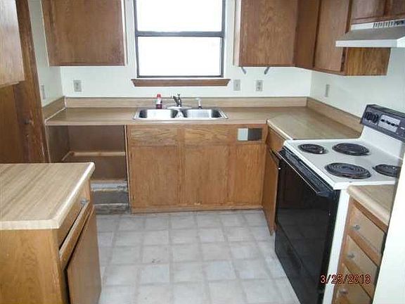 3rd image of 2302 SE 9th St