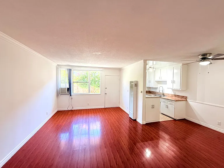 1376 N. Serrano Avenue — Photo 5
