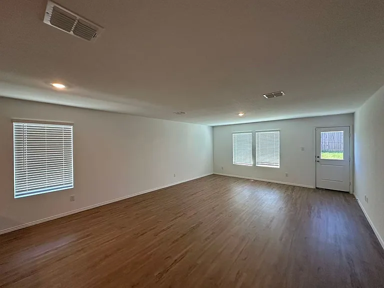 1132 Dashwood Dr — Photo 5