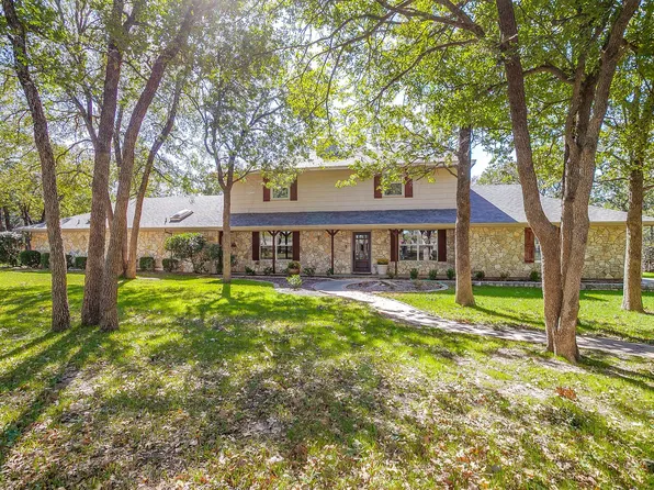 422 Woodcreek Ct, Granbury, TX 76049