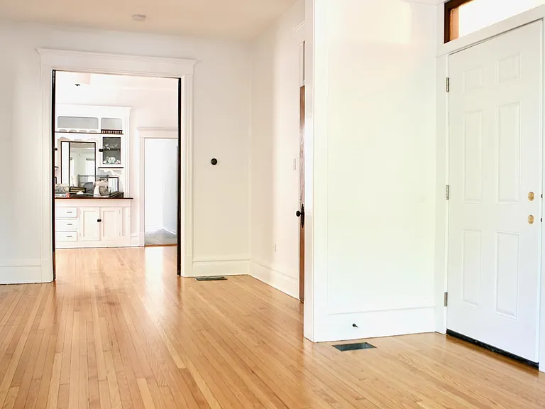 2053 W Montrose Ave #1 — Photo 4