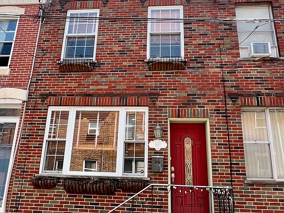2nd image of 1611 S Iseminger St
