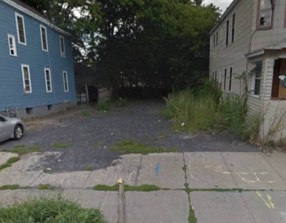 1st image of 197 N Lake Ave