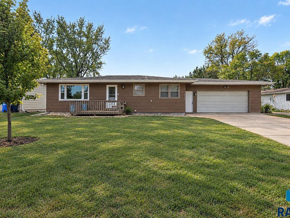 1st image of 1916 E Sylvan Cir