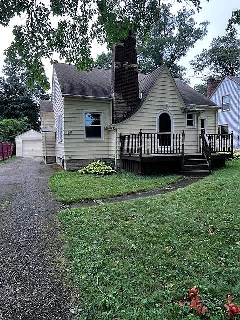 180 Argyle Ave photo 1