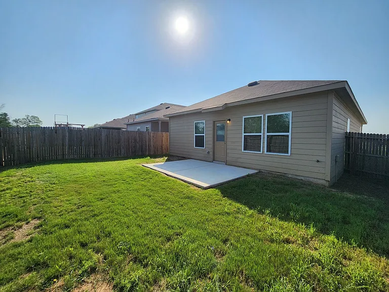 621 Jennifer Cv — Photo 23