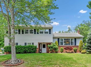 8 Nightingale St, Edison, NJ 08820