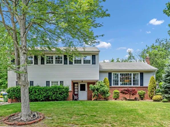 8 Nightingale St, Edison, NJ 08820