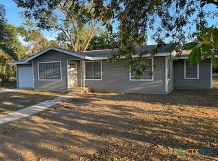1025 E Fannin St, Luling, TX 78648