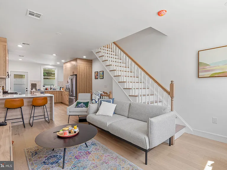 2117 Clymer St — Photo 1