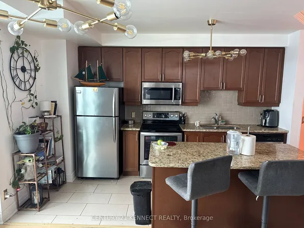 100 John St, Brampton, ON