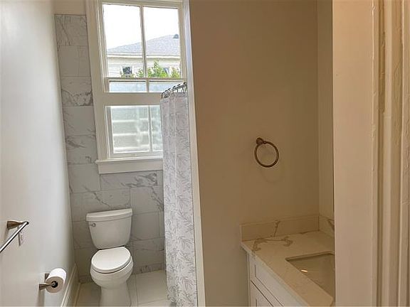 5th image of 1401 Napoleon Ave #101