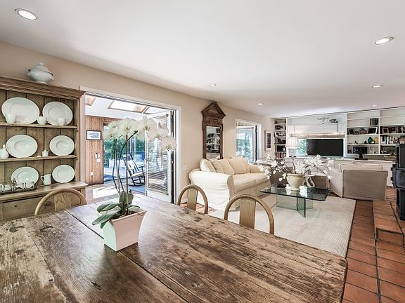 4th image of 11 Pond Park Pl