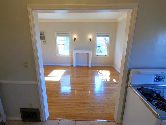 2nd image of 427 N Sierra Bonita Ave #1/4