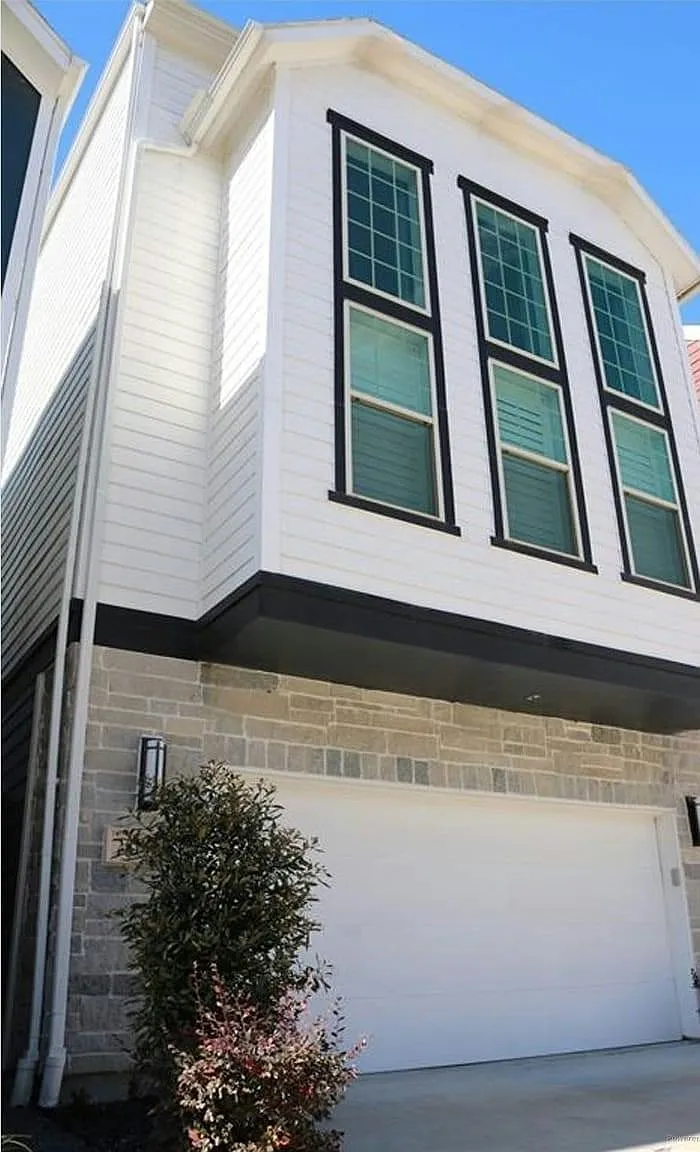 Building Photo - 2030 Jadeite Trce