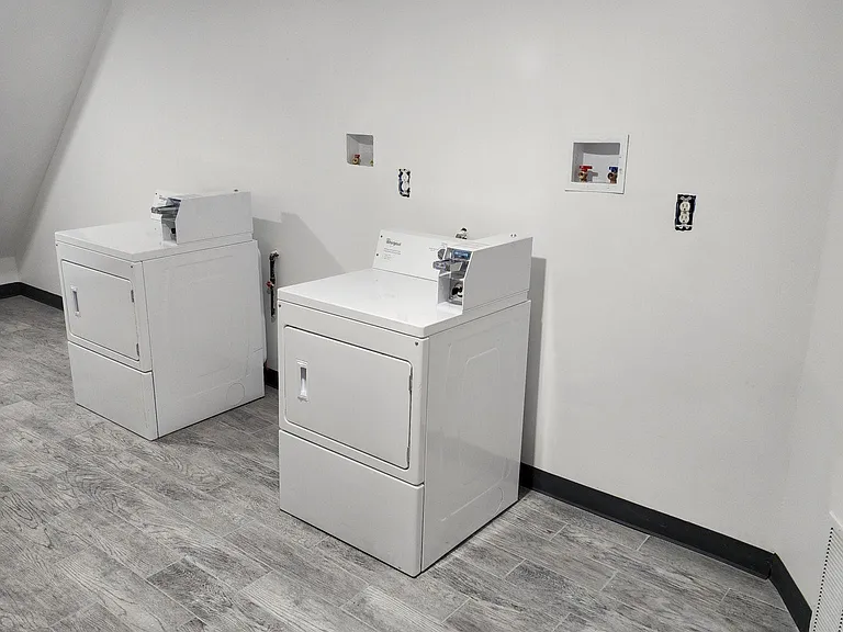 48 Lang St #2 — Photo 9