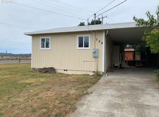 125 Mound St, Gardiner, OR 97441