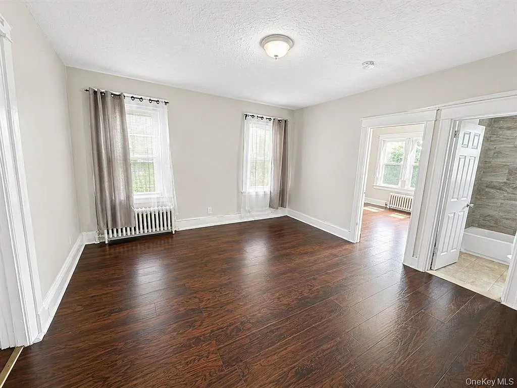 Building Photo - 144 Mansion St #5