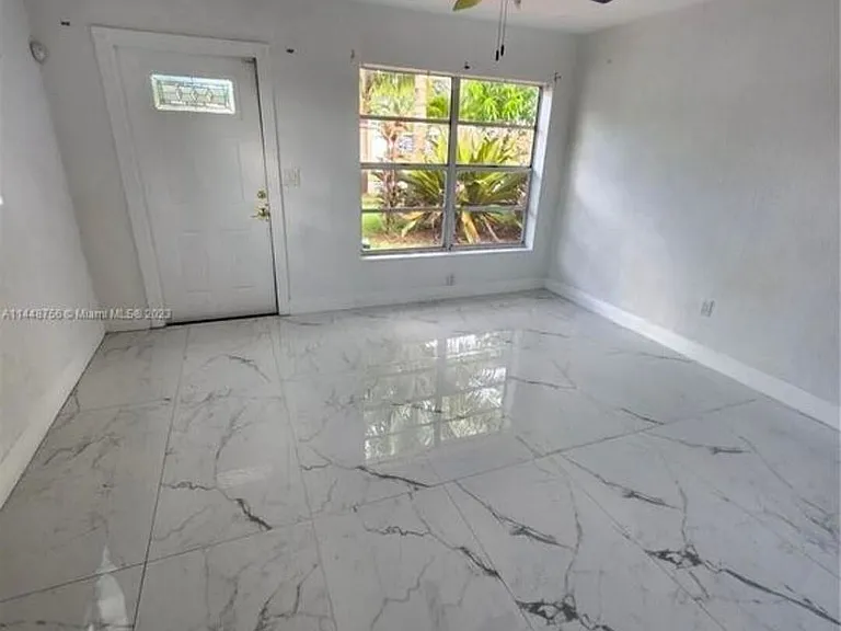 1420 N 70th Ave #1420 — Photo 4