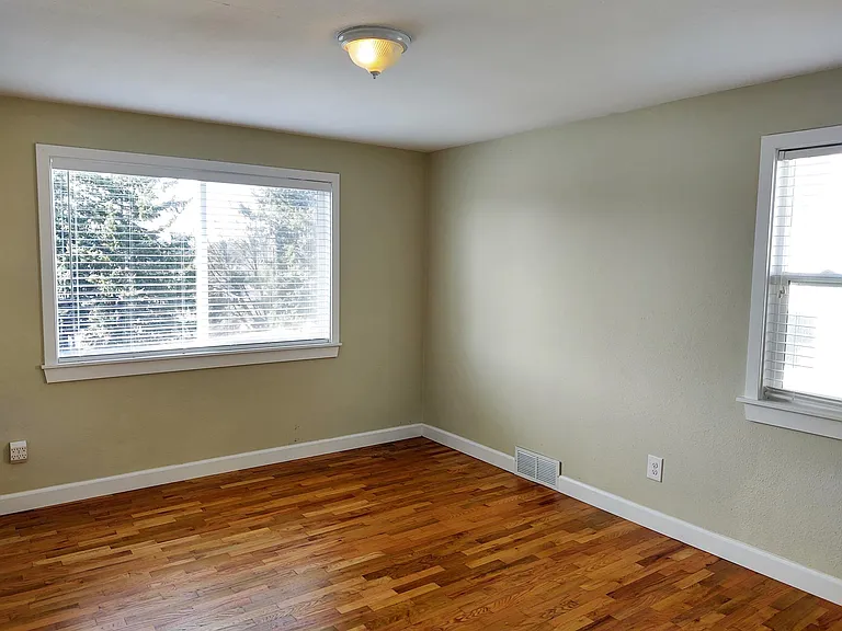 West facing bedroom