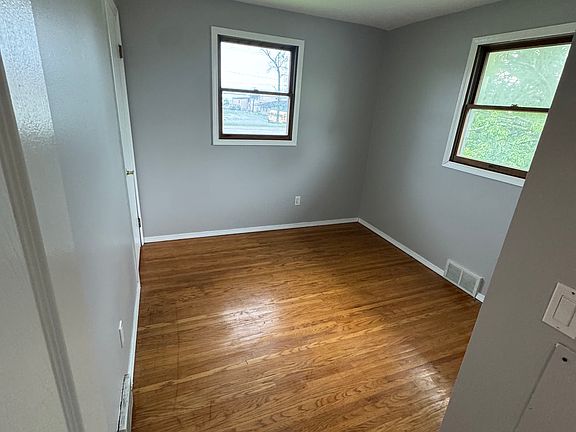4th image of 232 Polaris St