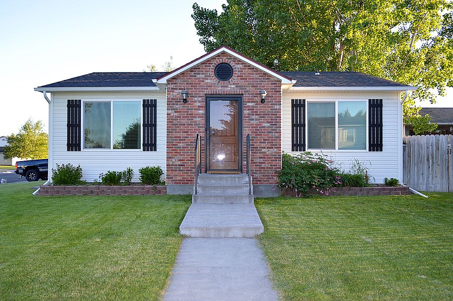 1st image of 725 Clarence Ct
