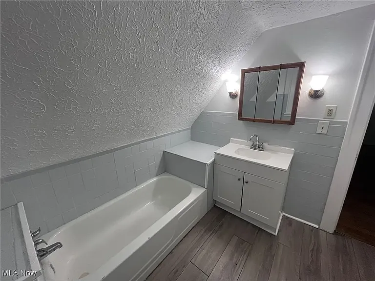 853 Russell Ave — Photo 10