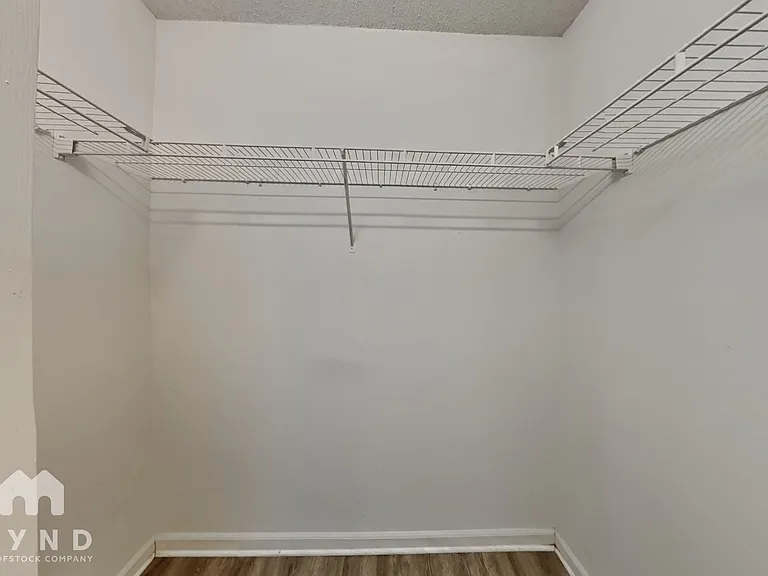 4076 Clovelly Dr — Photo 15