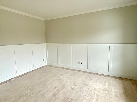 3rd image of 4805 NE 105th St
