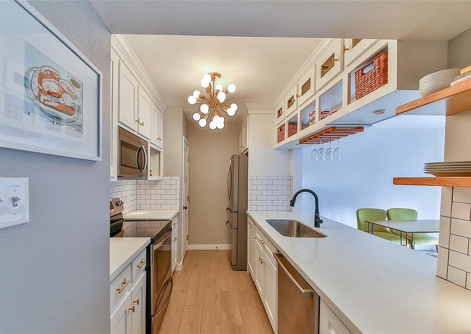 1st image of 1811 Stoney Brook Dr APT 101