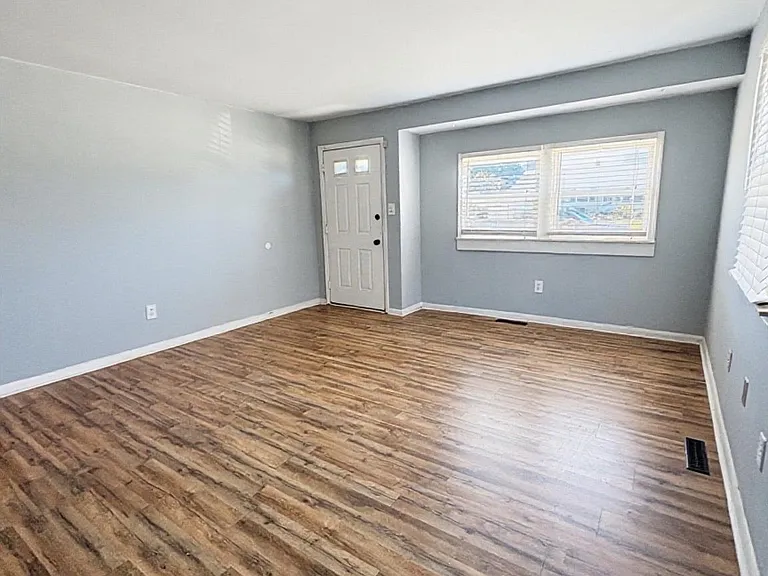847 Lincoln St — Photo 11