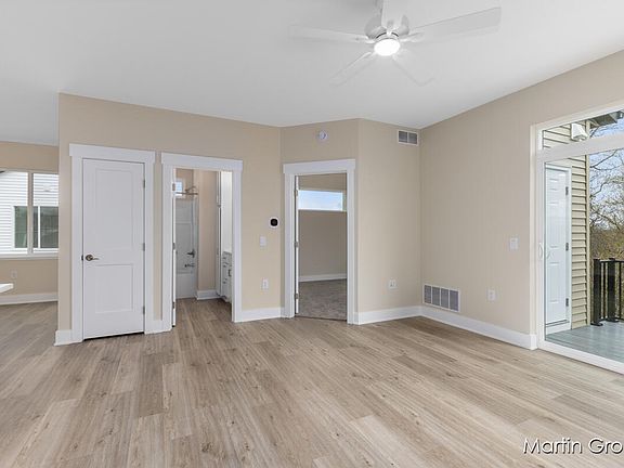 4th image of 2305 Watertown Way NE