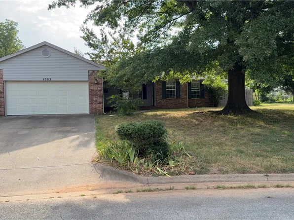 1582 N Stable Ave, Fayetteville, AR 72703