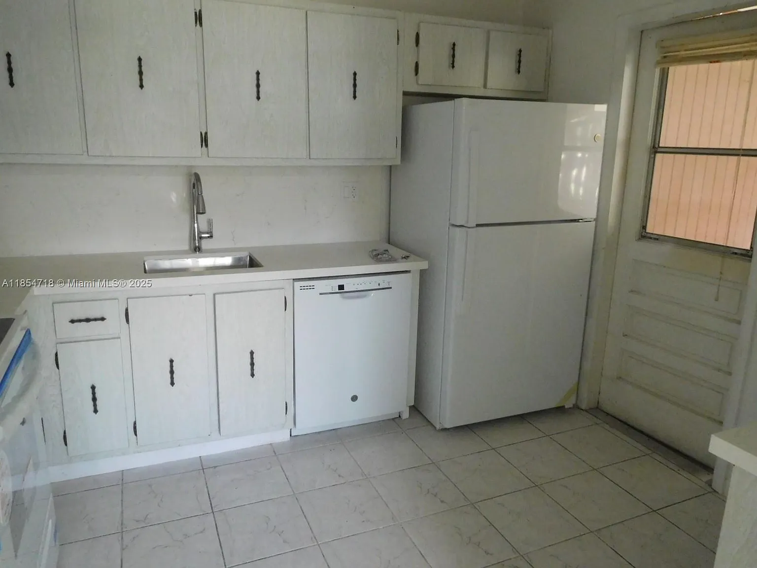 3 bed, 1317 sqft, $2,700 — Photo 3