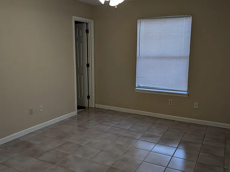 2035 Continental Ave — Photo 4