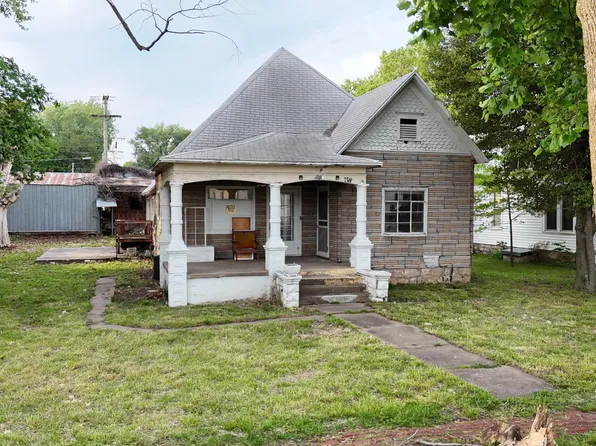718 E Broadway Street, Monett, MO 65708