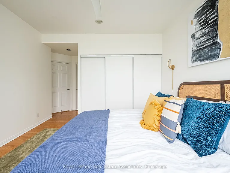 230 Queens Quay W #2811 — Photo 11