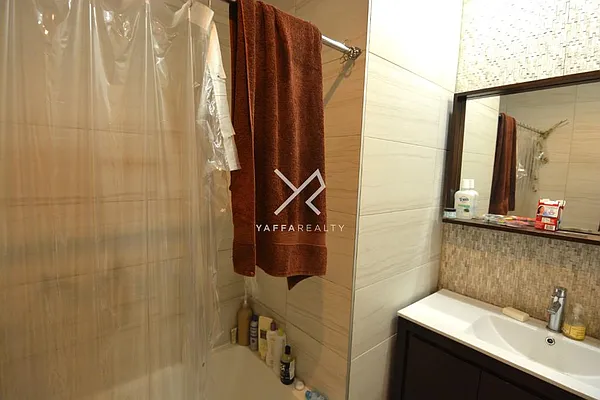 Rented by Yaffa Realty LLC | media 7