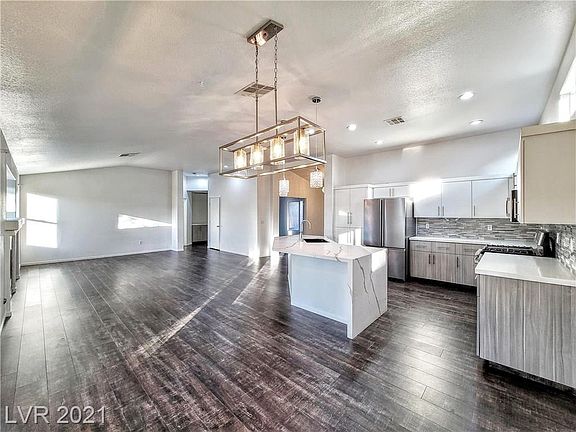 3rd image of 1045 Pincay Dr