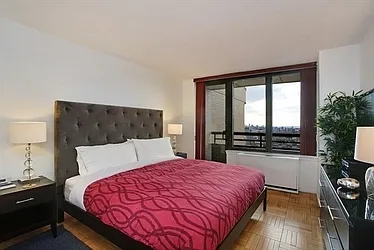 Rented by R New York