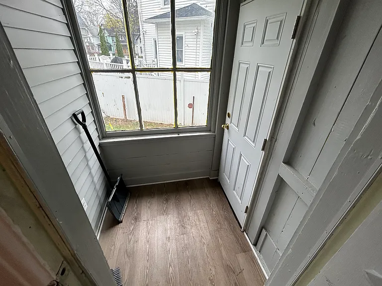 659 Seward St — Photo 11