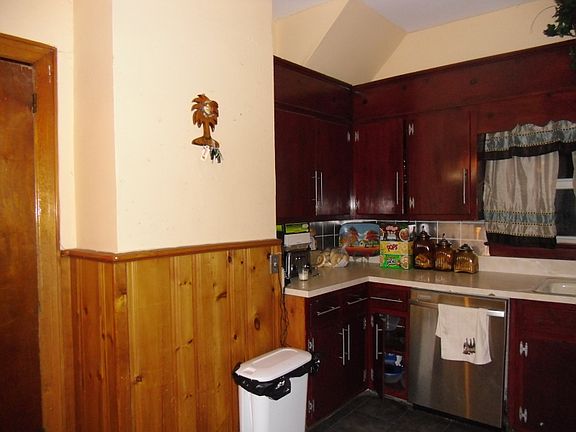 4th image of 39 Van Houten Pl