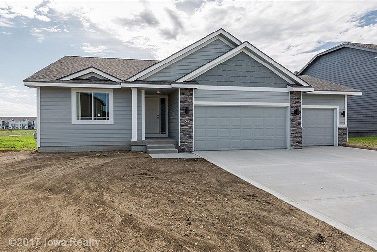 1st image of 625 NE Wilden Dr