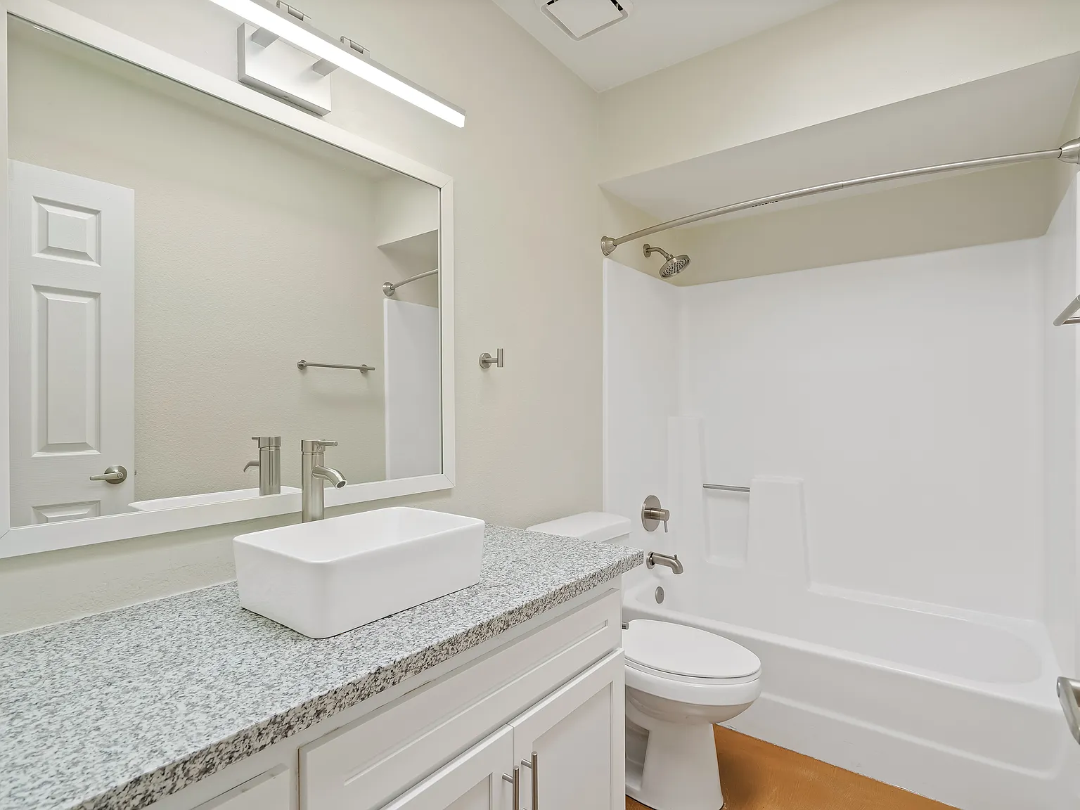 2 bed, 940 sqft, $1,446 — Photo 3