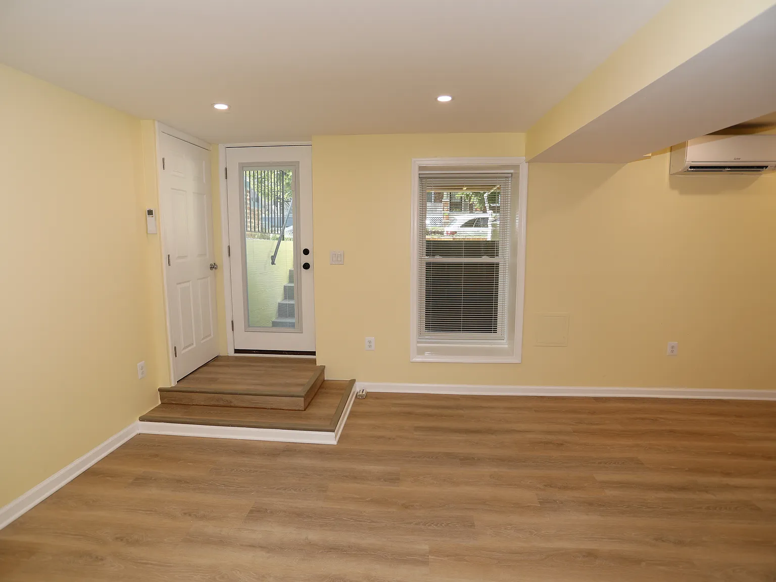 1347 Oak St NW — Photo 2