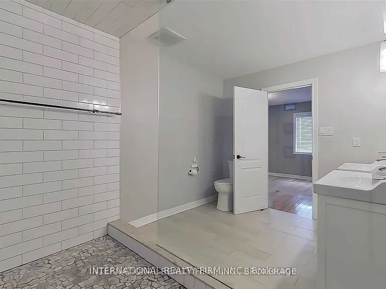2 Dolce Cres — Photo 27