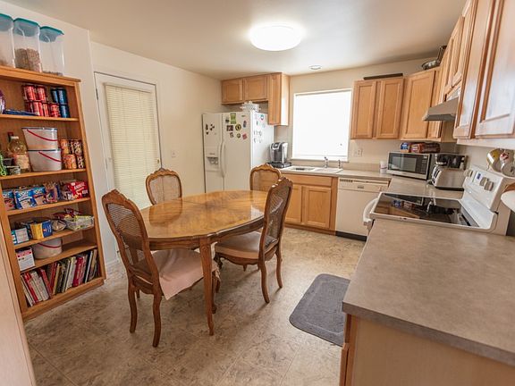 2nd image of 795 Red Cedar Ct