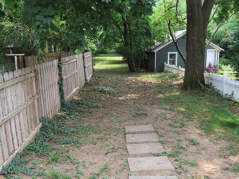 828 Broad St — Photo 21