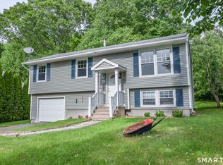 49 Tudor Ln, Naugatuck, CT 06770